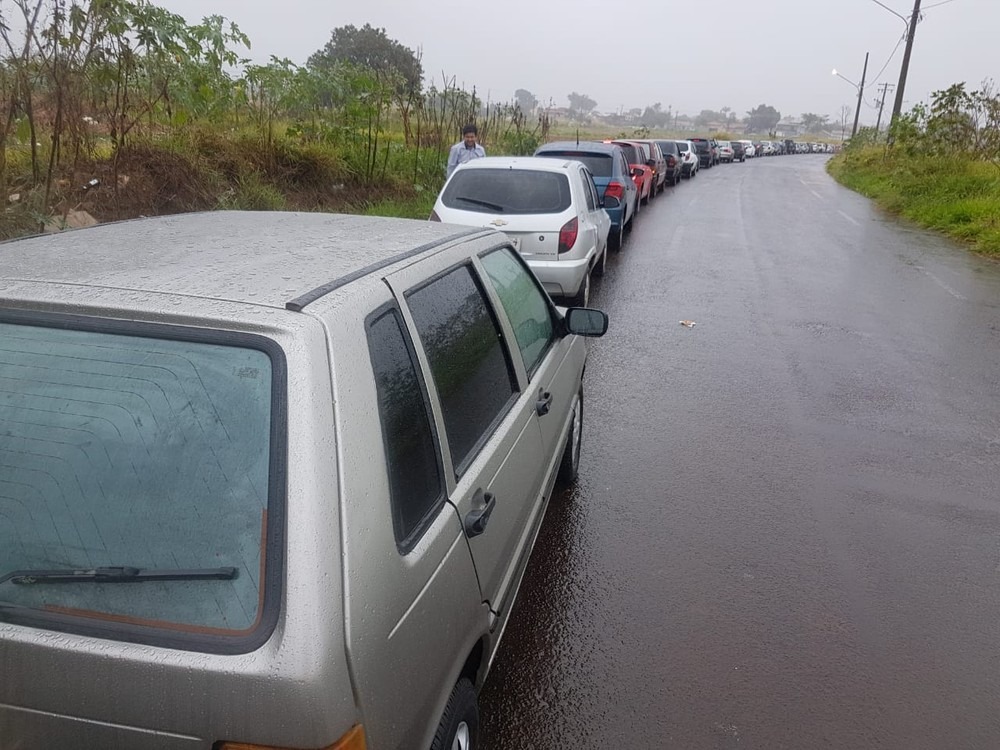 Motoristas na fila para abastecer com gasolina a R$ 2,50 (Foto: Rodney Junior/Divulgação )