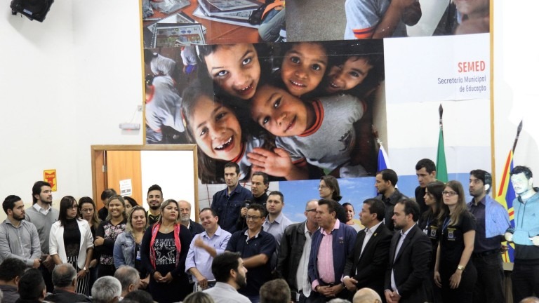 Prefeitura faz sorteio de vagas para táxi convencional Prefeitura faz sorteio de vagas para táxi convencional