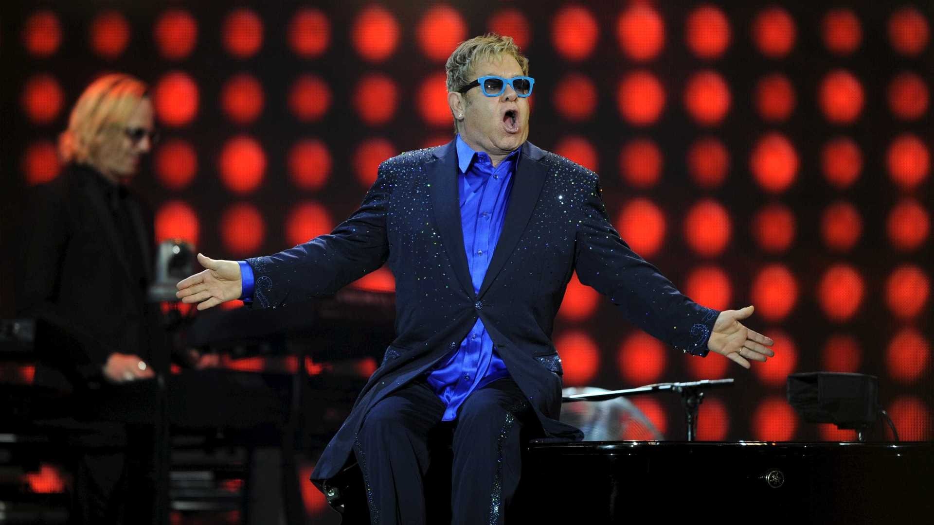 Elton John canta 'Your Song' para Harry e Meghan Elton John canta 'Your Song' para Harry e Meghan