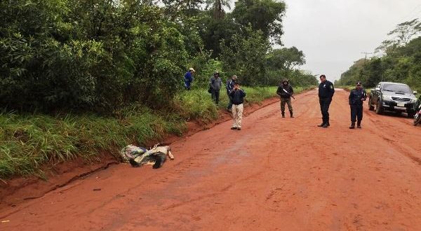 Homem é enforcado e tem corpo abandonado em estrada vicinal