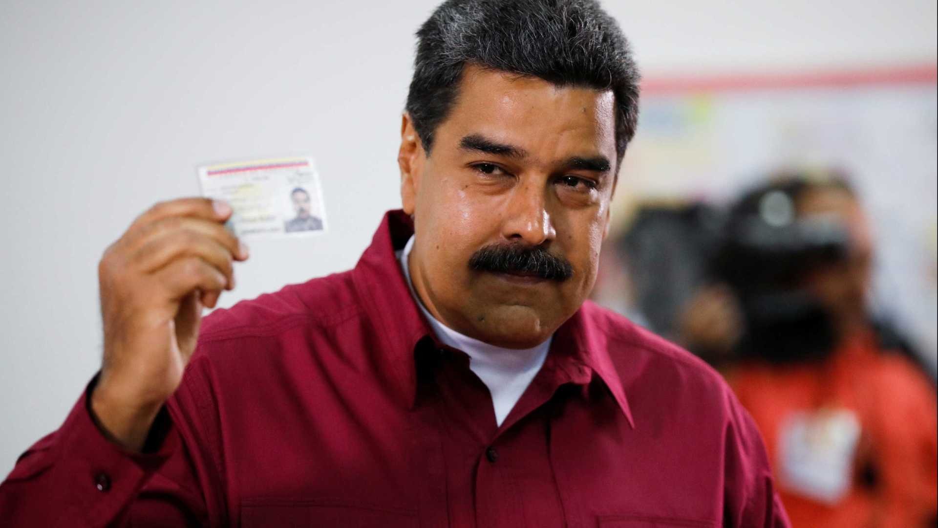 Venezuelanos escolhem presidente neste domingo Carlos Garcia Rawlins / Reuters