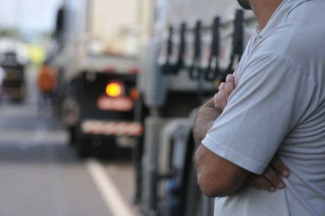 Caminhoneiros marcam paralisação nacional a partir de segunda-feira Foto: Alcides Neto