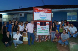 Professores e alunos do Projovem colaboradores do Ecoponto.(Foto:Divulgação)