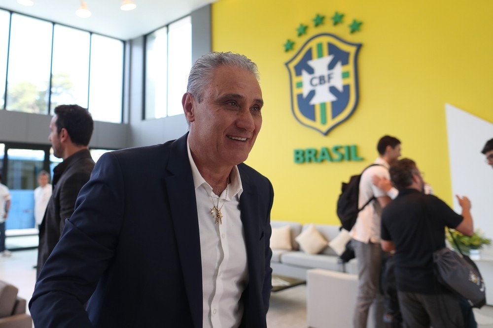 Seleção inicia preparação em nova Granja com avaliações físicas e médicas Tite chegou à Granja no comingo junto com a comissão técnica (Foto: Lucas Figueiredo / CBF)