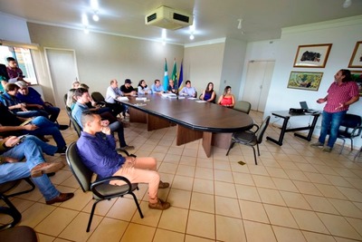 Plano de mobilidade urbana de Dourados é apresentado à prefeita O plano de mobilidade urbana de Dourados começou a ser elaborado no final de 2015 e ontem foi apresentado à prefeita – Luiz Radai/Assecom