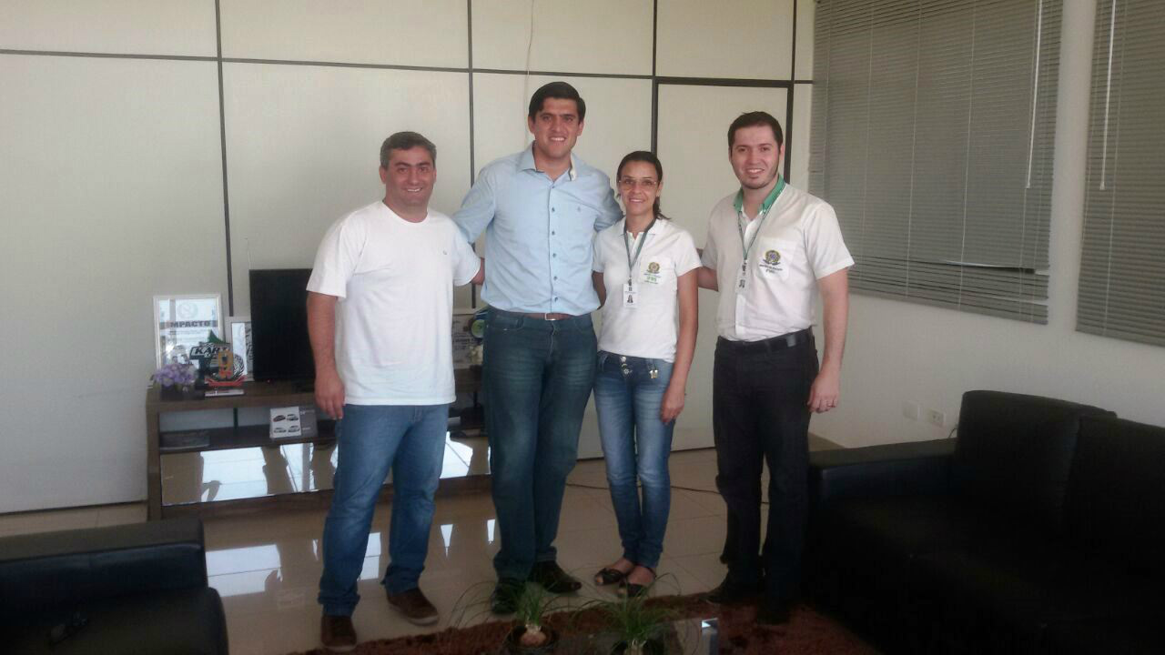 Secretário de Educação, prefeito, professora Cleide Abreu e o diretor geral do Campus 
IFMS (Foto: Assessoria)