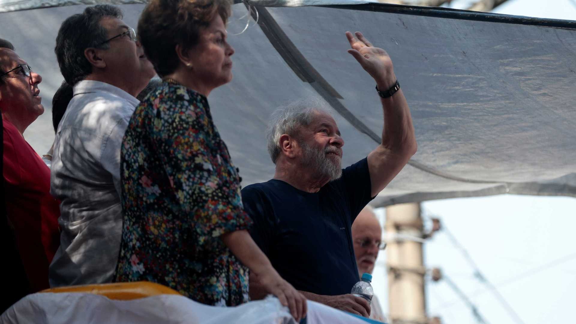 PT lançará pré-candidatura de Lula no dia 27, diz deputado após visita Stringer . Reuters