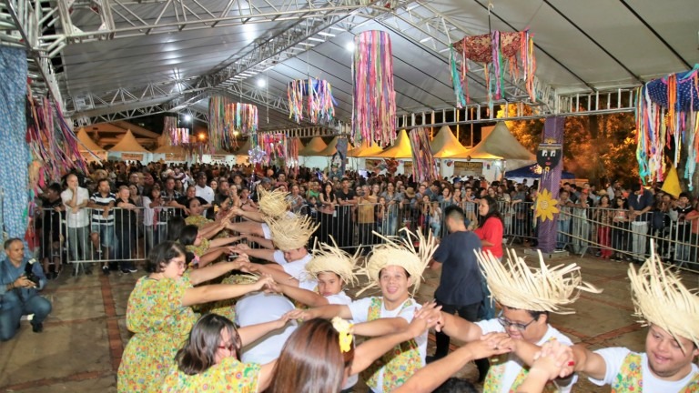 Shows musicais, comidas típicas e criatividade marcam o Arraial Especial da Reme Denilson Secreta