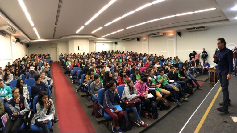 Nova turma do Curso de Capacitação Profissional reúne 300 jovens Nova turma do Curso de Capacitação Profissional reúne 300 jovens