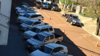 Carros apreendidos pela Operação Malote (Foto: PF/Divulgação)