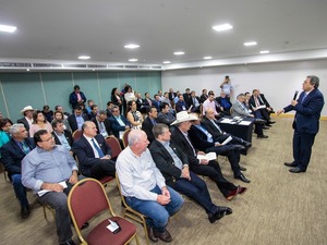Em Brasília, 61 prefeitos do Estado anunciam apoio à reeleição do senador Moka Senador Moka agradece apoio dos prefeitos a sua pré-candidatura
Foto: Luís Carlos Campos Sales / ACS Moka