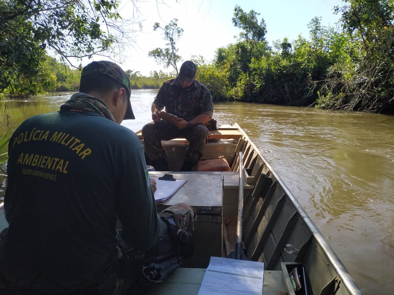 PMA autua homem de 30 anos por pesca ilegal em rio de MS