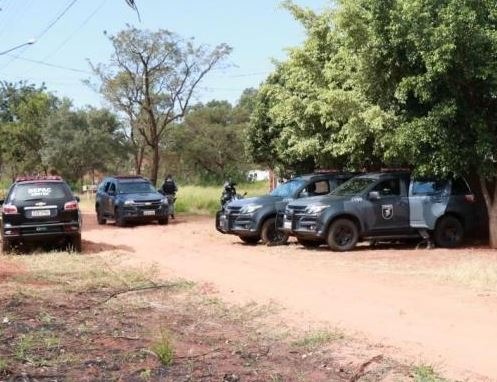 Homem morre em confronto com Batalhão de Choque no Vivendas do Parque Policiais do Choque da PM, em buscas pelo bairro, que terminou com confronto armado. Henrique Kawaminami/CG News