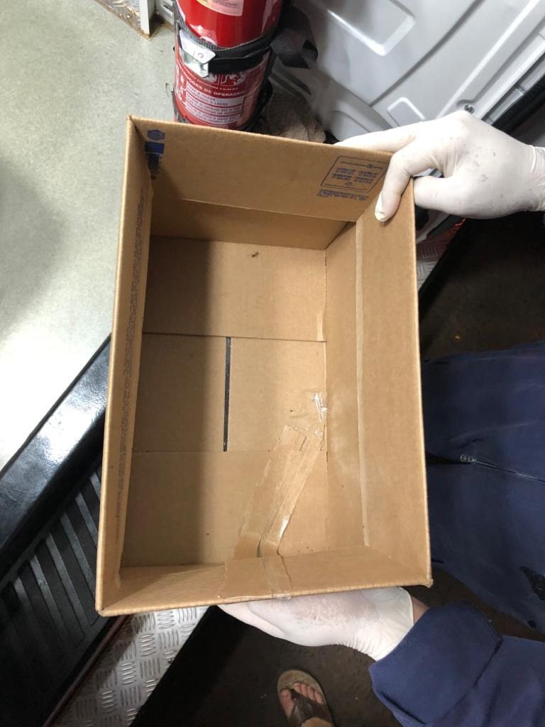 Recém-nascido é encontrado abandonado dentro de caixa de papelão Bebê foi encontrado dentro da caixa e levado ao Hospital Universitário. Divulgação/Samu