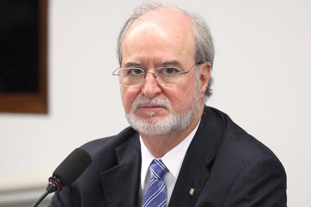 Polícia Civil de Minas já considera Azeredo foragido da Justiça