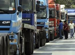 Caminhoneiros pedem isenção total de tributos para encerrar greve Caminhoneiros pedem isenção total de tributos para encerrar greve