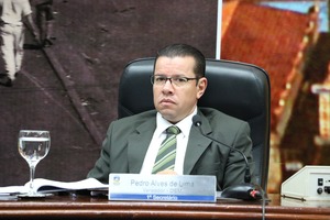 Pedro Pepa fala da importância de projeto que prevê prestação de contas O vereador defendeu o projeto durante discussão na sessão do dia 21 de maio (Foto: Thiago Morais)