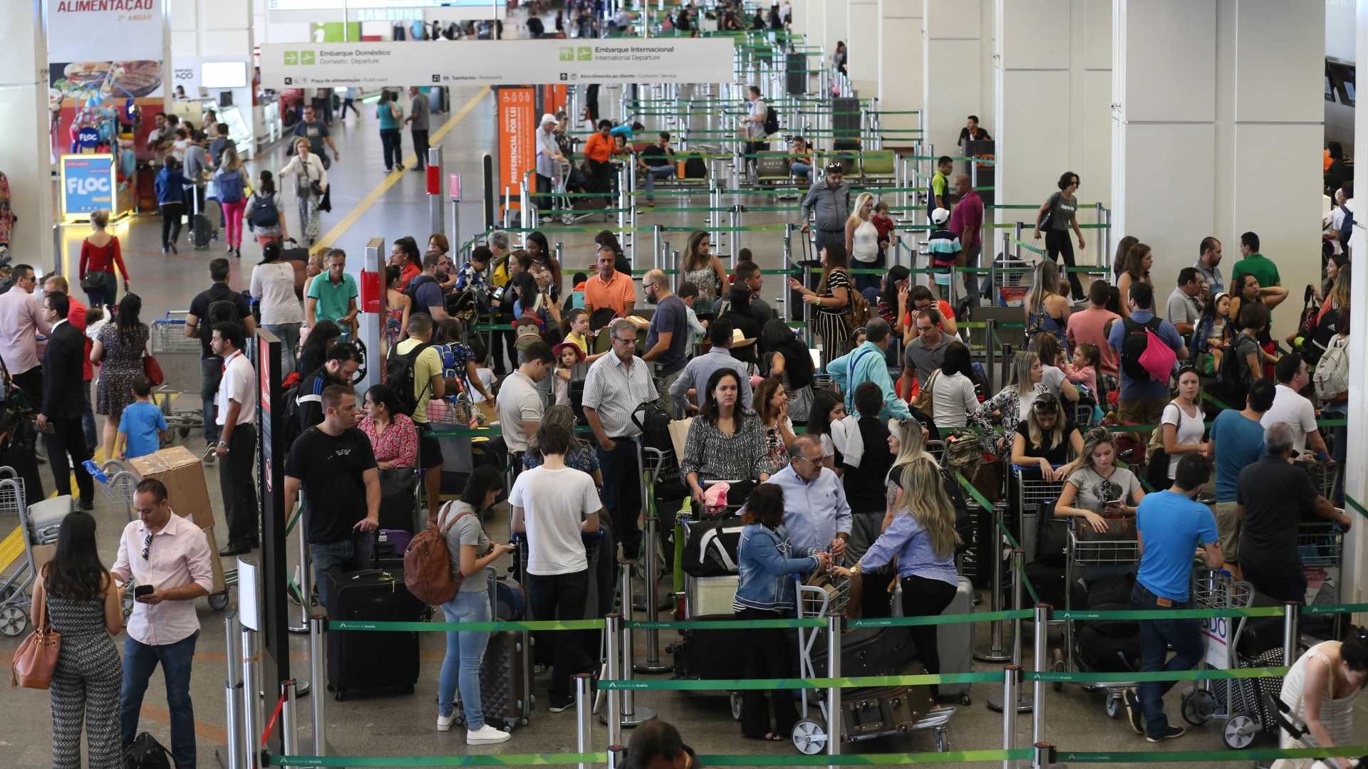 Aeroportos pelo Brasil operam com restrição Aeroportos pelo Brasil operam com restrição