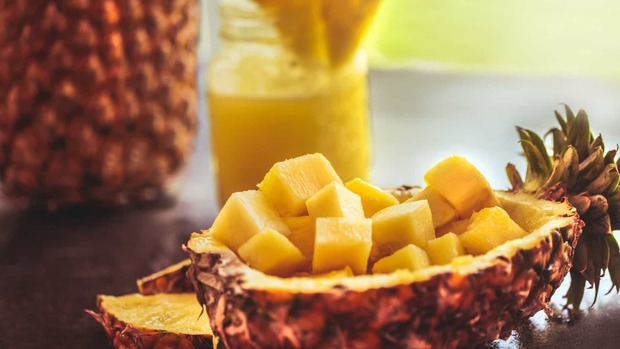 Abacaxi: a fruta da época que vai te ajudar a emagrecer