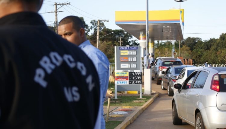Donos de postos são presos em Campo Grande por venderem gasolina a preço abusivo Henrique Kawaminami/Midiamax