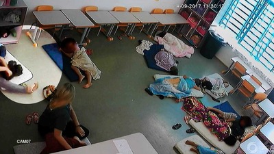 Professora que colocou alunos em saco de lixo é indiciada por tortura