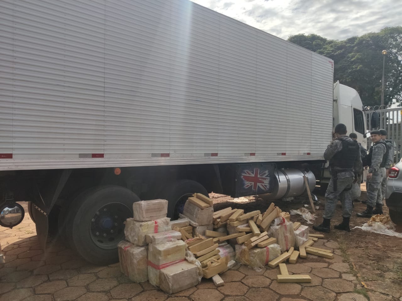 Caminhoneiro é preso com 659 quilos de maconha no São Conrado