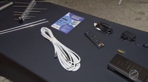 Moradores de condomínios se prepararam para o desligamento do sinal analógico de TV Kit de conversores digitais que está sendo distribuído pela Seja Digital em Campo Grande e Terenos (Foto: Reprodução/TV Morena)