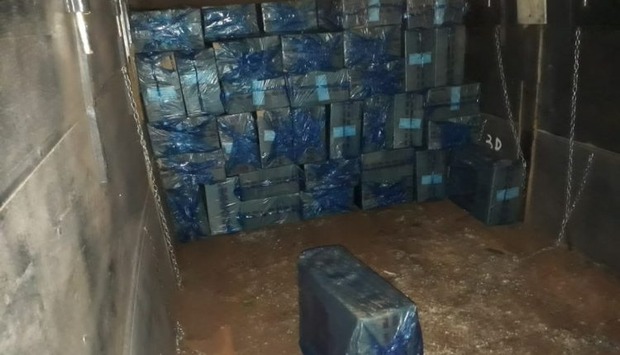 Depósito com 2 mil caixas de cigarros é descoberto pela polícia Depósito com 2 mil caixas de cigarros é descoberto pela polícia
