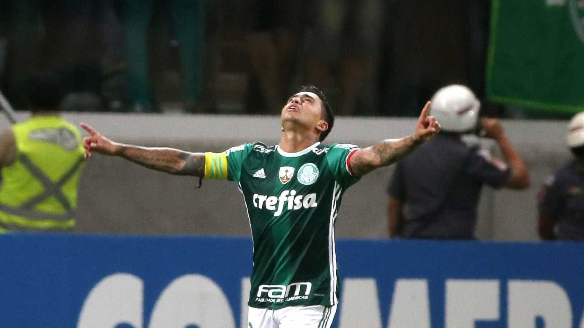 CBF libera 'suplentes' convocados à Copa para o Brasileirão REUTERS/Paulo Whitaker