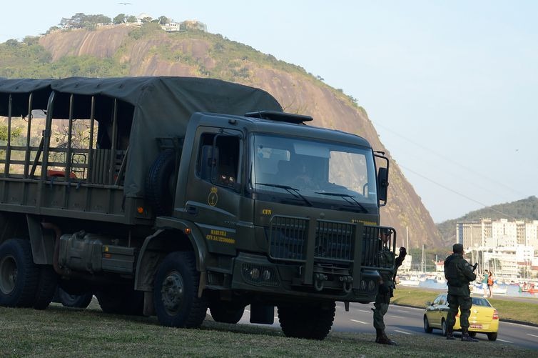 Defesa diz que Forças Armadas vão reforçar ações federais e estaduais Forças Armadas vão apoiar ações das forças estaduais e federais para acabar o bloqueio das rodovias (Tomaz Silva/Agência Brasil)