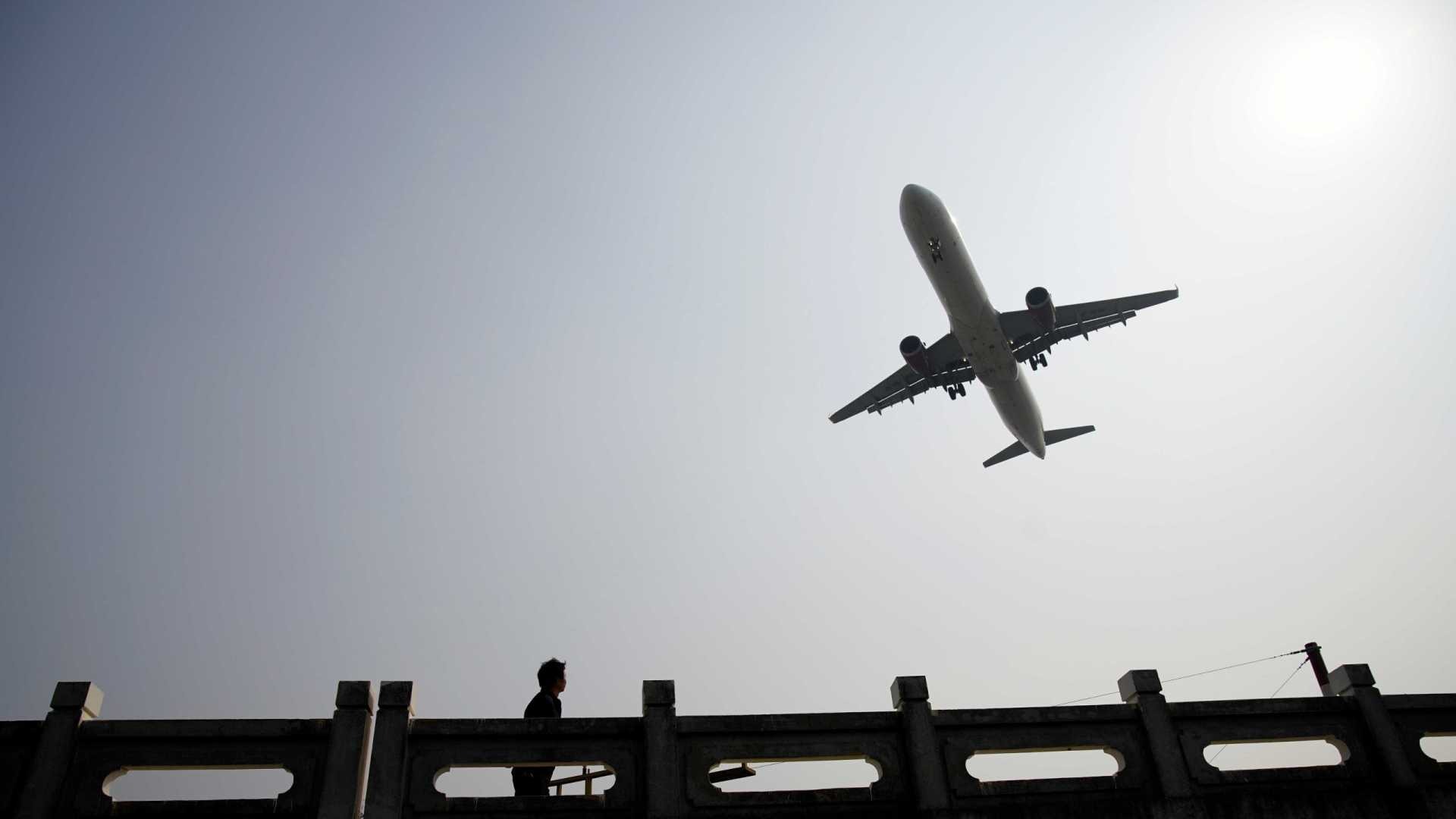 Pelo menos seis aeroportos permanecem sem combustível Pelo menos seis aeroportos permanecem sem combustível