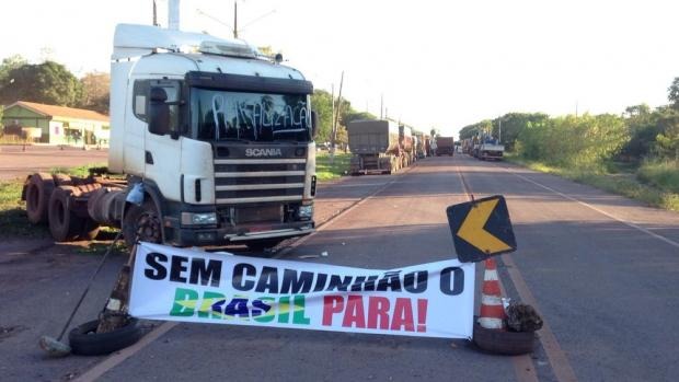 Caminhoneiros continuam com manifestações em 74 pontos das rodovias de MS Greve de caminhoneiros na BR-262, em Corumbá. Cleto Kipper