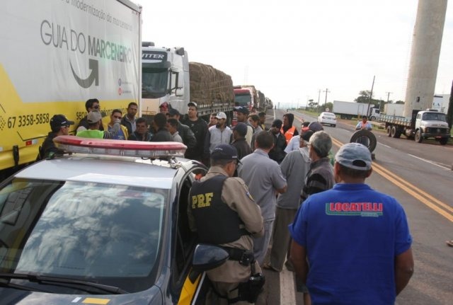 Juiz cita direito de greve e nega reintegração de posse da BR-163 Juiz cita direito de greve e nega reintegração de posse da BR-163