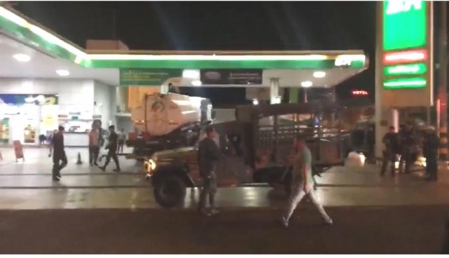 Exército e Polícia Militar iniciam escoltas de caminhões para abastecimento de postos Foto: Danielle Valentim