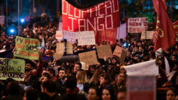 Milhares se reuniram no Largo da Batata, em São Paulo, e foram em direção a residência de Temer na cidade. AFP