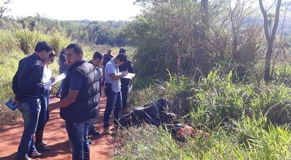 Jovem é encontrado morto com várias facadas na fronteira
