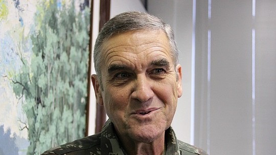 Pelo Twitter, comandante do Exército afirma que ordem é negociar para 'evitar conflitos' Pelo Twitter, comandante do Exército afirma que ordem é negociar para 'evitar conflitos'