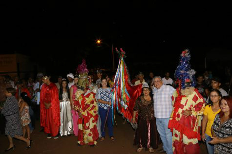 Folia de Reis reúne mil pessoas em Dourados A festa da Folia de Reis faz parte, através de lei, do calendário cultural de Dourados – A. Frota