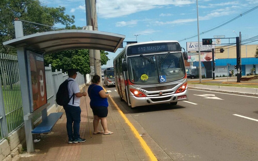 Campo Grande terá somente 25 ônibus circulando pelas ruas na segunda-feira Ônibus voltaram a circular em Campo Grande a partir das 8h30. (Foto: Marcos Ribeiro)