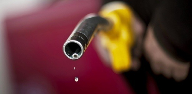 Governo baixa diesel na bomba, mas não por 60 dias Governo federal concordou em diminuir o preço do litro de óleo diesel em R$ 0,46 na bomba.