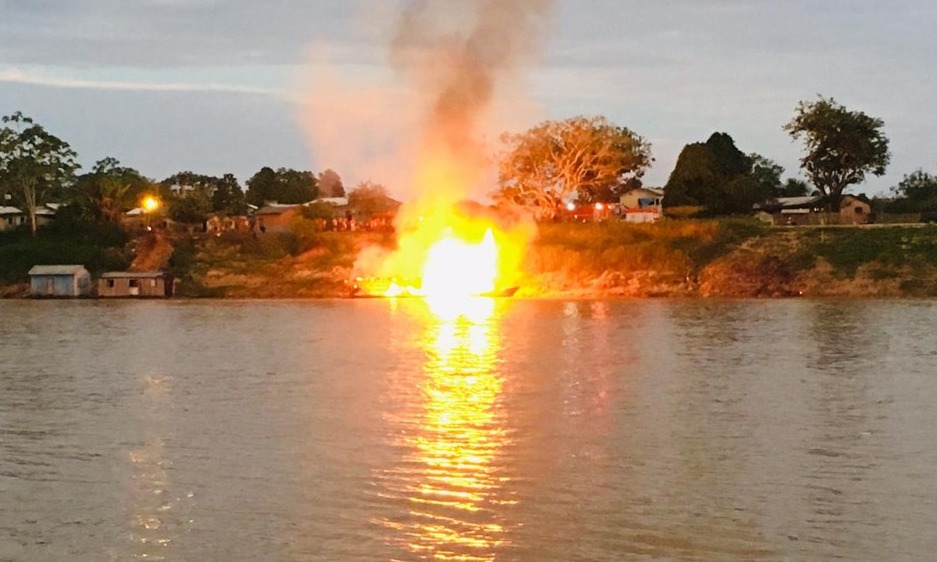 Embarcação explode no AC e deixa mais de 15 pessoas em estado grave Embarcação explode no Acre e deixa 15 em estado grave, entre elas mãe e bebê de 9 meses. Gledisson Albano/Rede Amazônica Acre