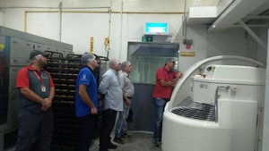 Supermercado é notificado pelo Procon municipal e vigilância sanitária Supermercado é notificado pelo Procon municipal e vigilância sanitária