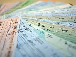 Taxa de juros de cheque especial cai de 324,7% para 321% ao ano Taxa de juros de cheque especial cai de 324,7% para 321% ao ano