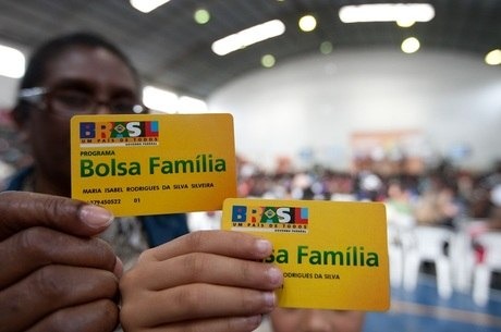 Governo quer ampliar Bolsa Família e destinar verba a jovens e crianças Benefício hoje varia de acordo com a renda familiar. EBC