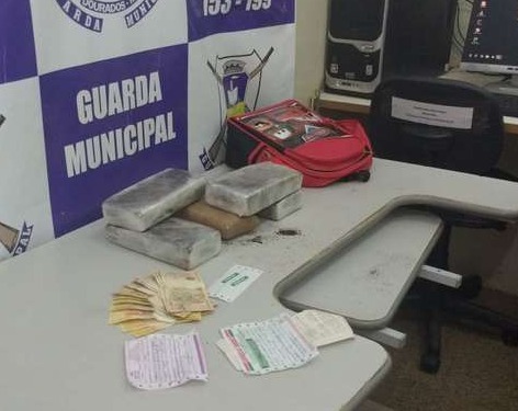 Jovem é preso na rodoviária tentando levar haxixe até São Paulo Jovem é preso na rodoviária tentando levar haxixe até São Paulo
