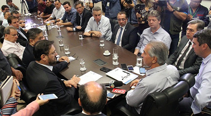 Governo aceita reduzir ICMS do diesel se rodovias forem desbloqueadas Governo aceita reduzir ICMS do diesel se rodovias forem desbloqueadas