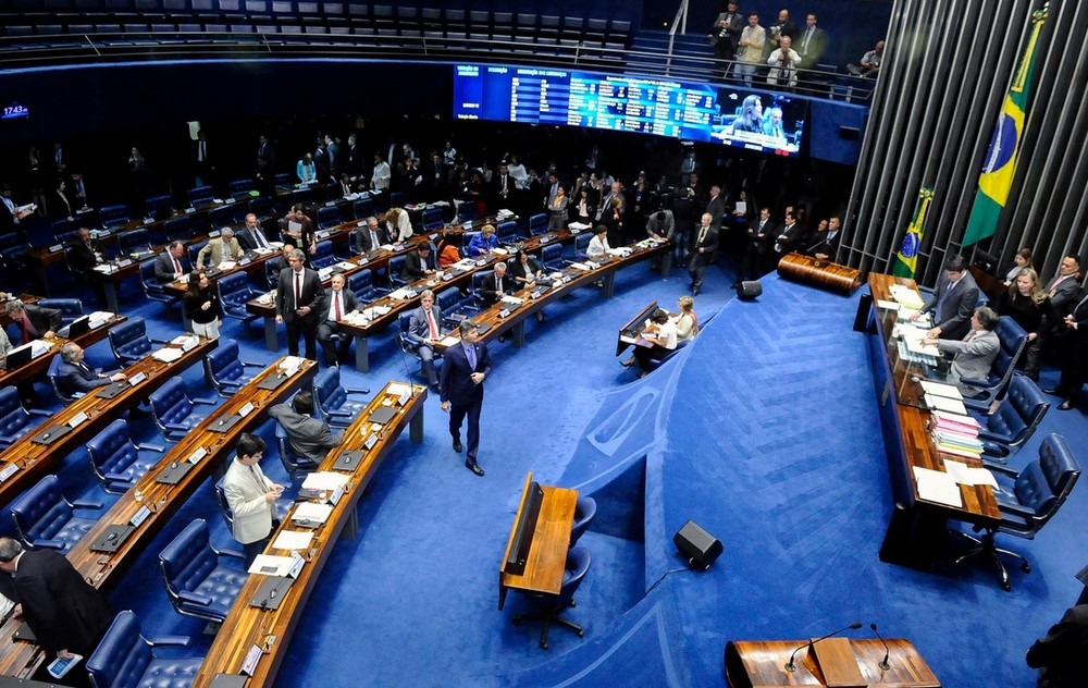 Senado aprova projeto que elimina PIS-Cofins sobre diesel até o fim de 2018 Senadores reunidos em plenário durante a sessão desta terça-feira (29) (Foto: Waldemir Barreto/Agência Senado)