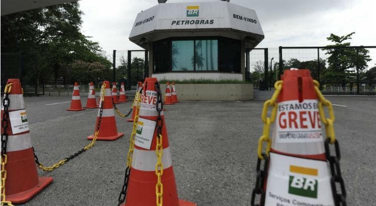 Mesmo com liminar do TST, petroleiros deflagram paralisação hoje Mesmo com liminar do TST, petroleiros deflagram paralisação hoje