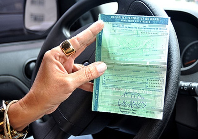 Licenciamento de veículos com placa final 3 vence na quinta-feira