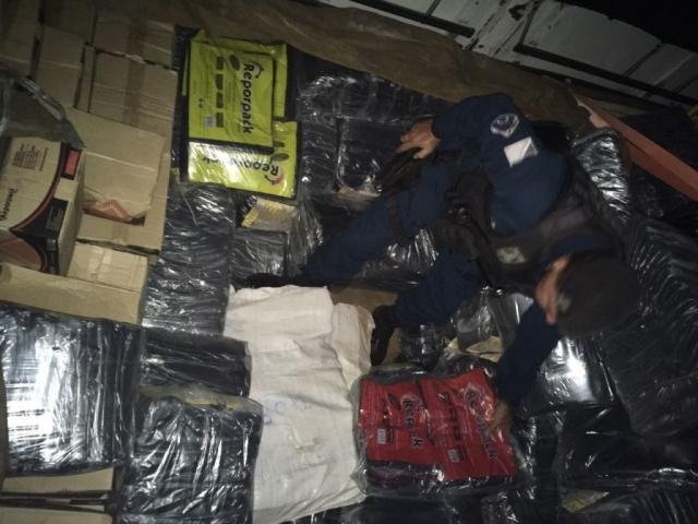Caminhoneiro preso em posto de combustível com 104 quilos de maconha PM/Divulgação